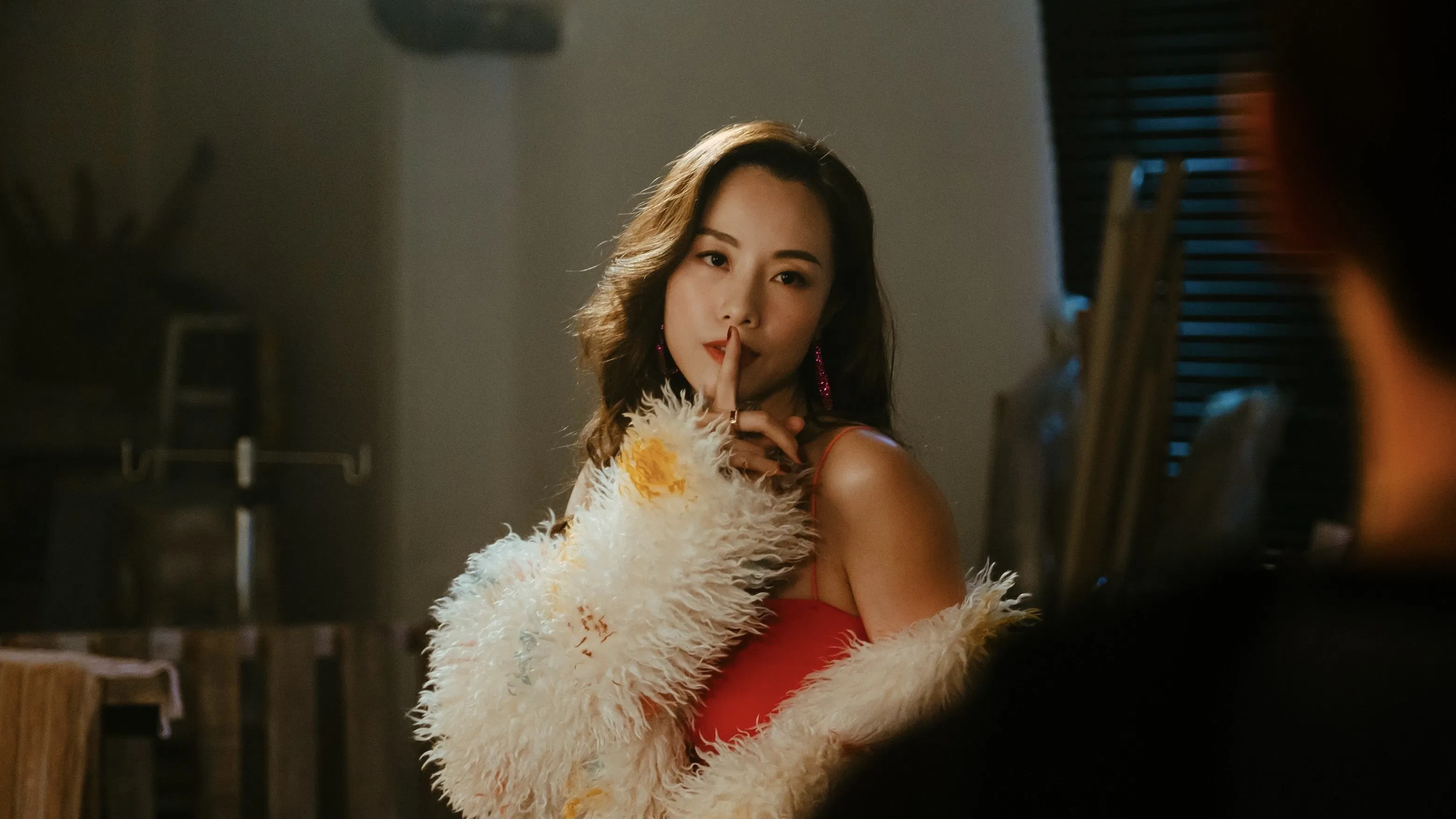 Yêu Vì Tiền Điên Vì Tình - Love Lies