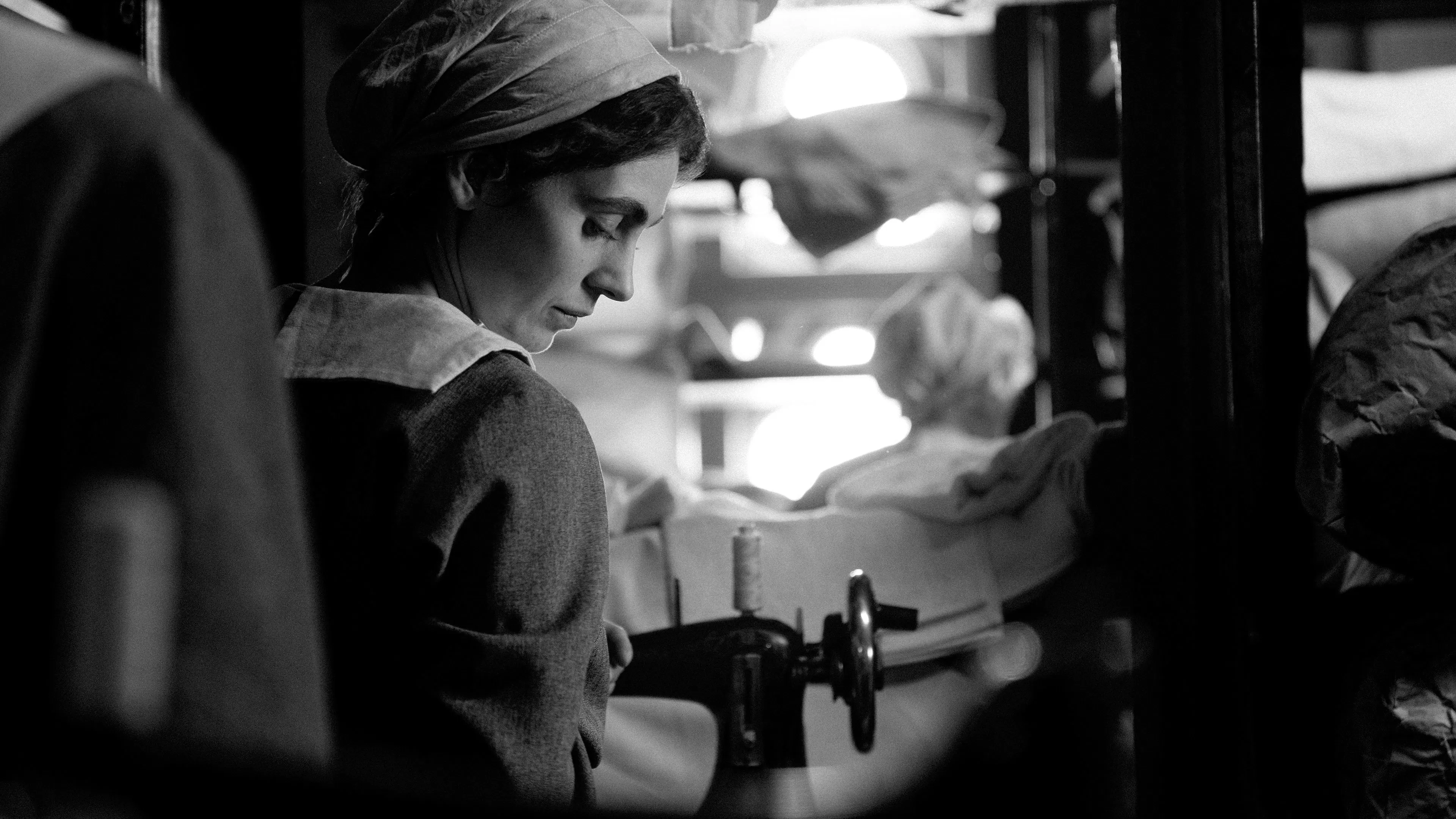 Cô Gái và Cây Kim - The Girl with the Needle