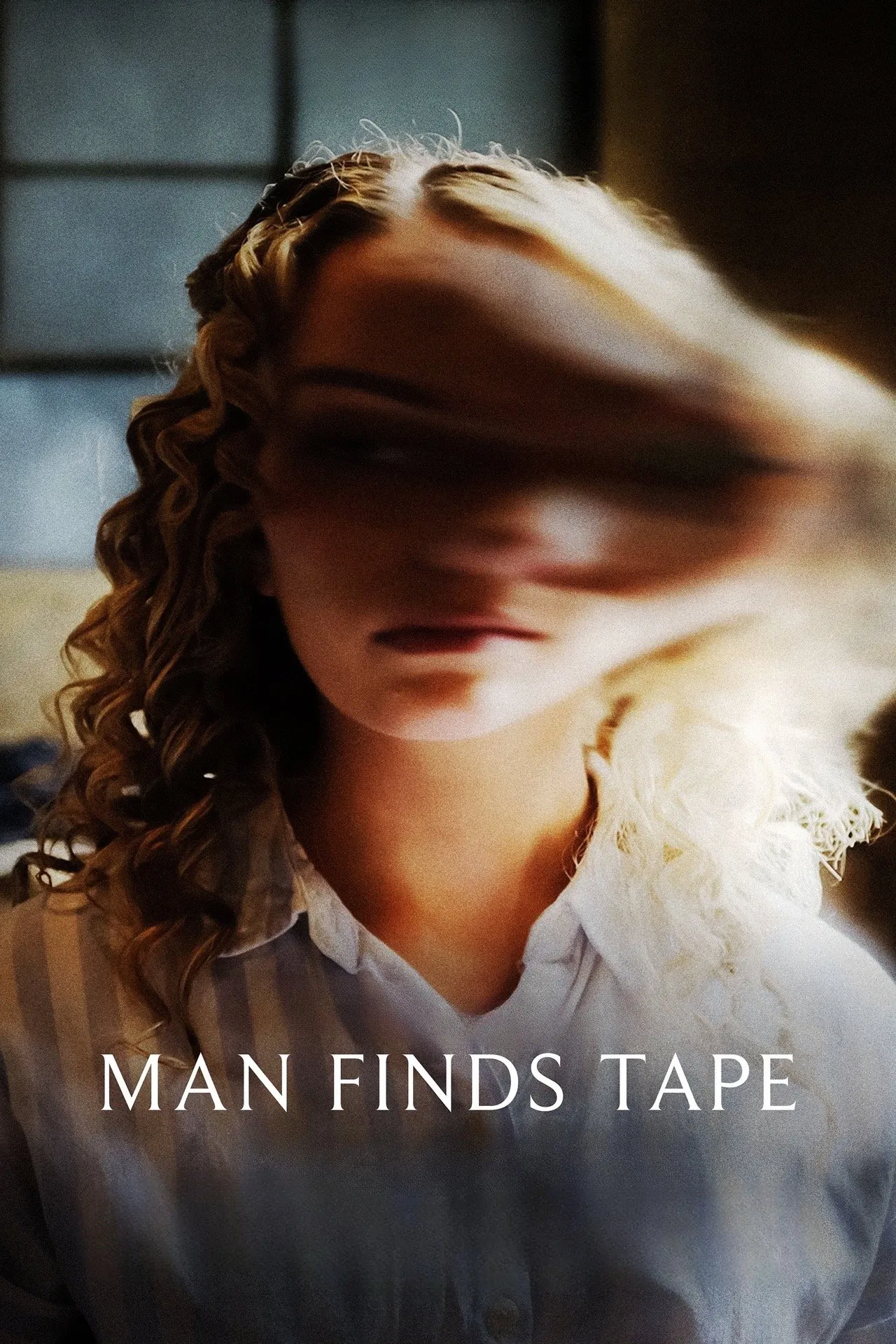 Cuộn Băng Man Finds Tape