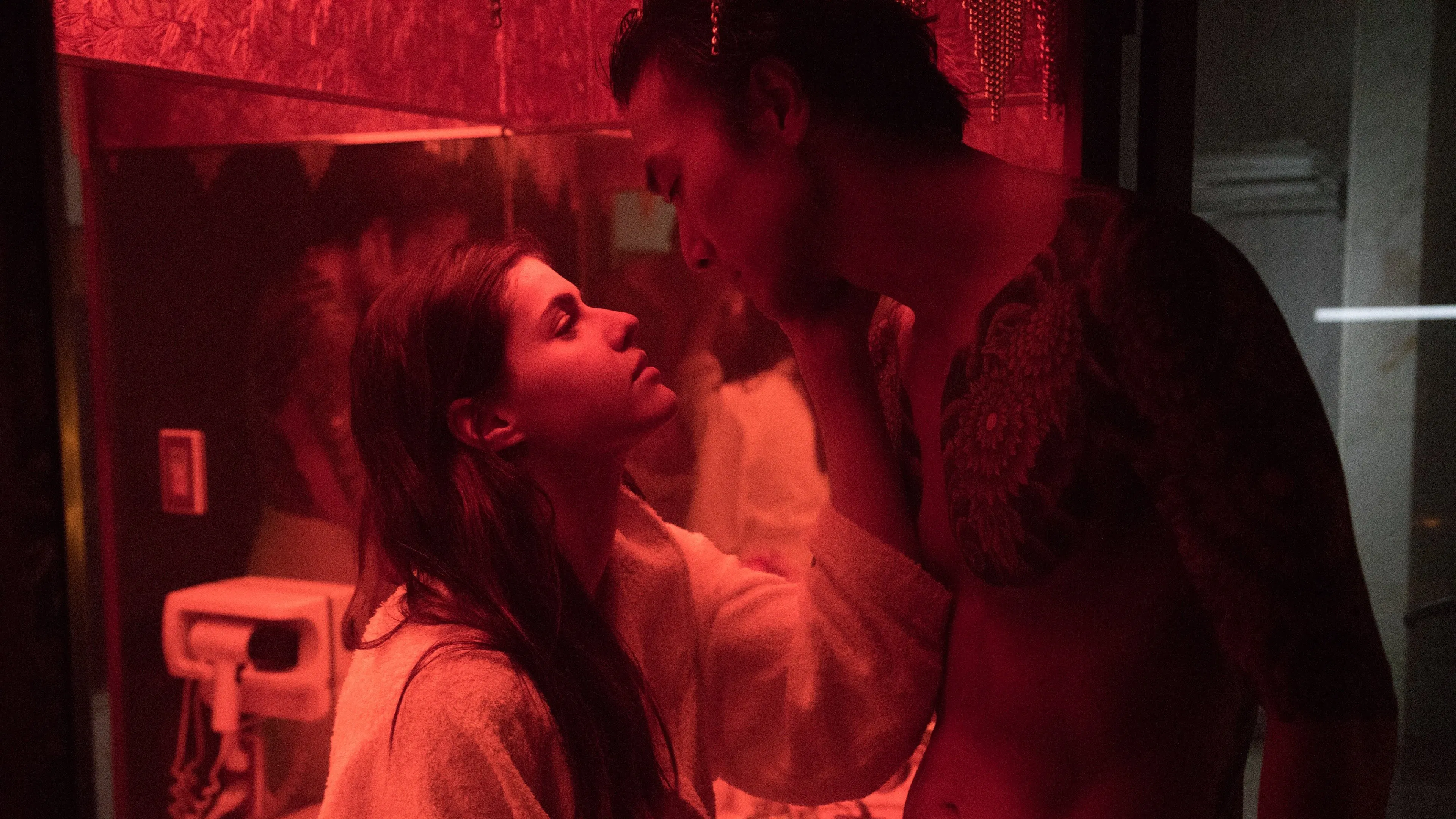 Lạc Lối Ở Khách Sạn Tình Yêu - Lost Girls & Love Hotels