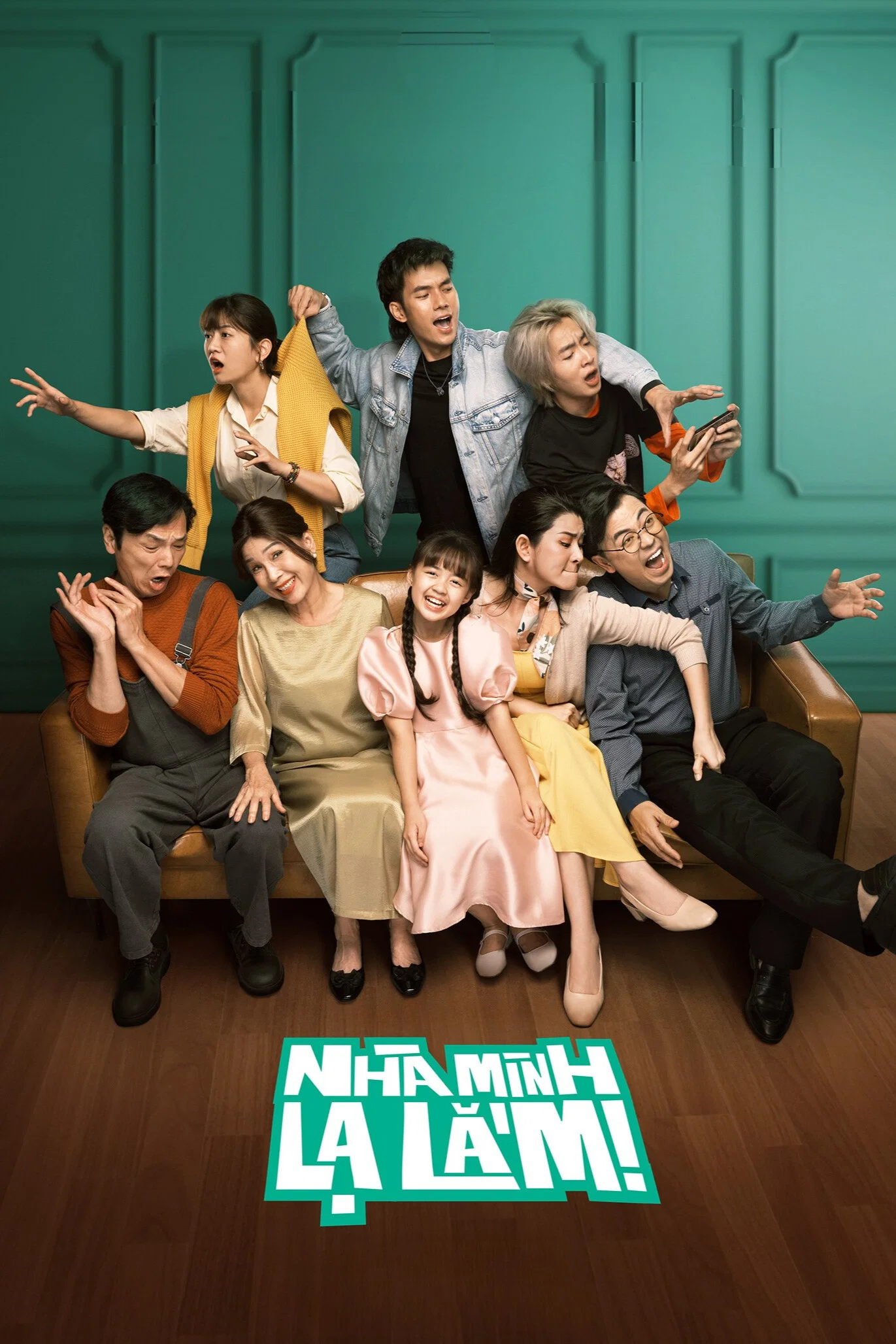 Nhà Mình Lạ Lắm